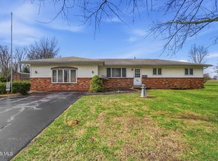 810 S Wintergarden Rd, Bowling Green, OH 43402