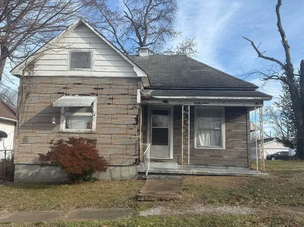 404 S Thomas St, Christopher, IL 62822