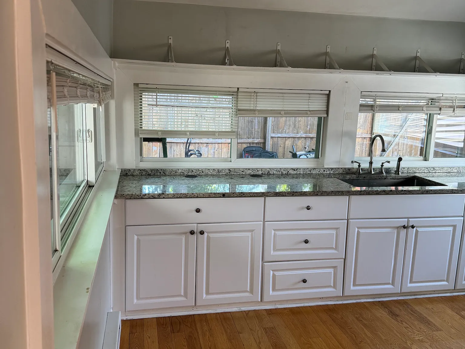 3 bed, 1.5 bath, 1045 sqft, $3,795 — Photo 3