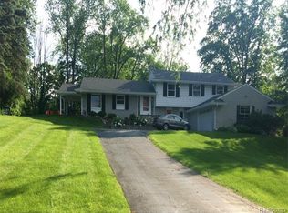 4674 Coachmaker Dr, Bloomfield Hills, MI