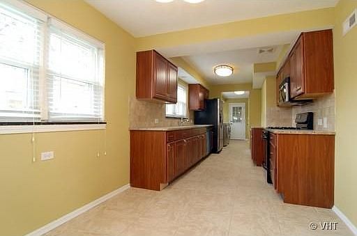 3rd image of 5787 N Forest Glen Ave