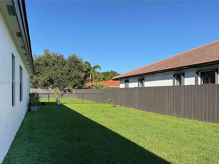 17320 SW 92nd Ct — Photo 32