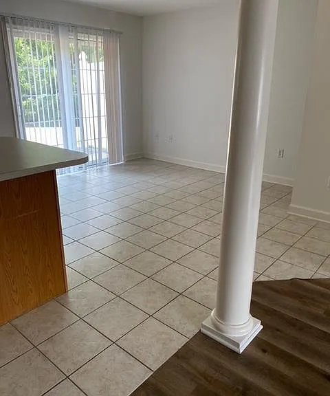 986 Monroe Ave — Photo 5
