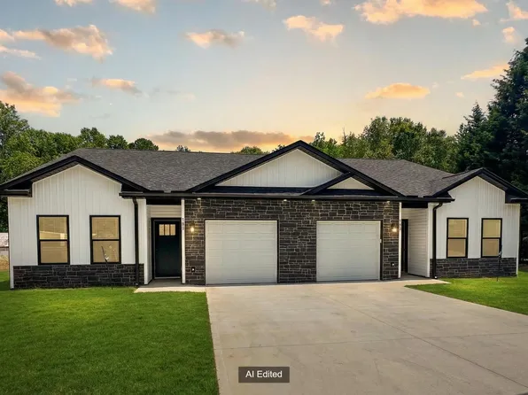 793/795 Lyman Rd, Inman, SC 29349