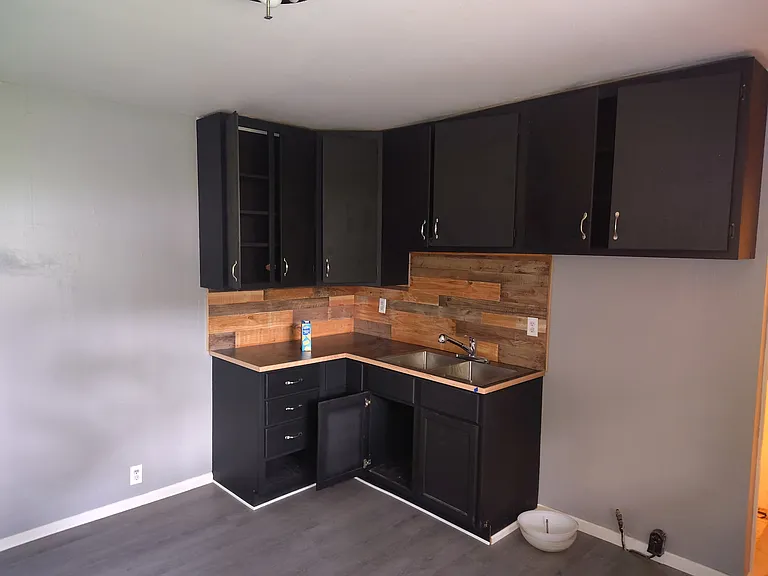 910 Holiday Dr — Photo 16