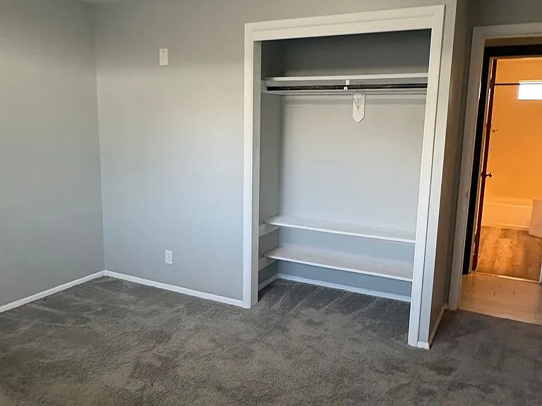 2109 S Illinois Ave — Photo 15