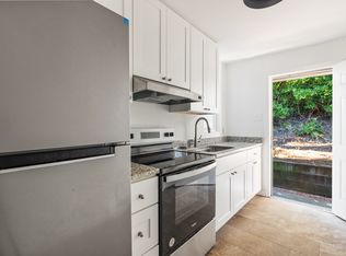 9534 20th Bay St APT 10, Norfolk, VA 23518