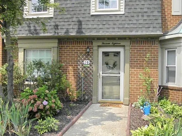 1318 Mill Lake Qua*, Chesapeake, VA 23320