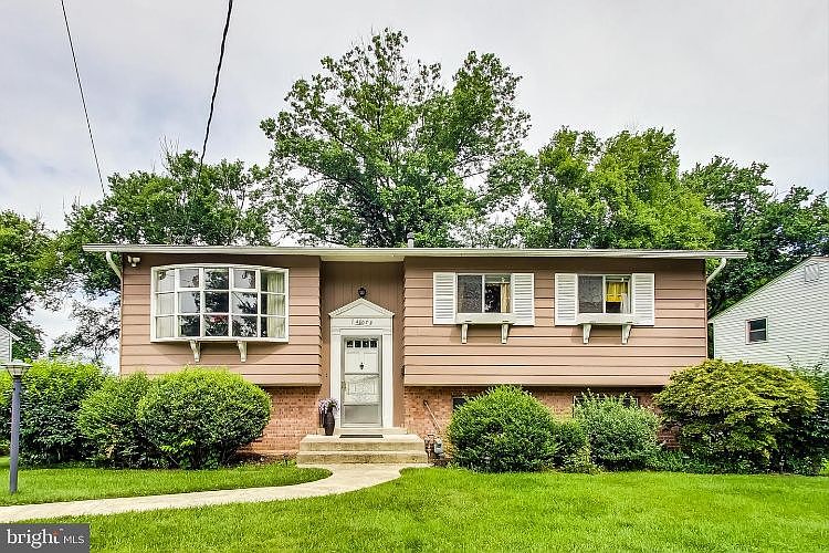 1st image of 4807 Camelot St