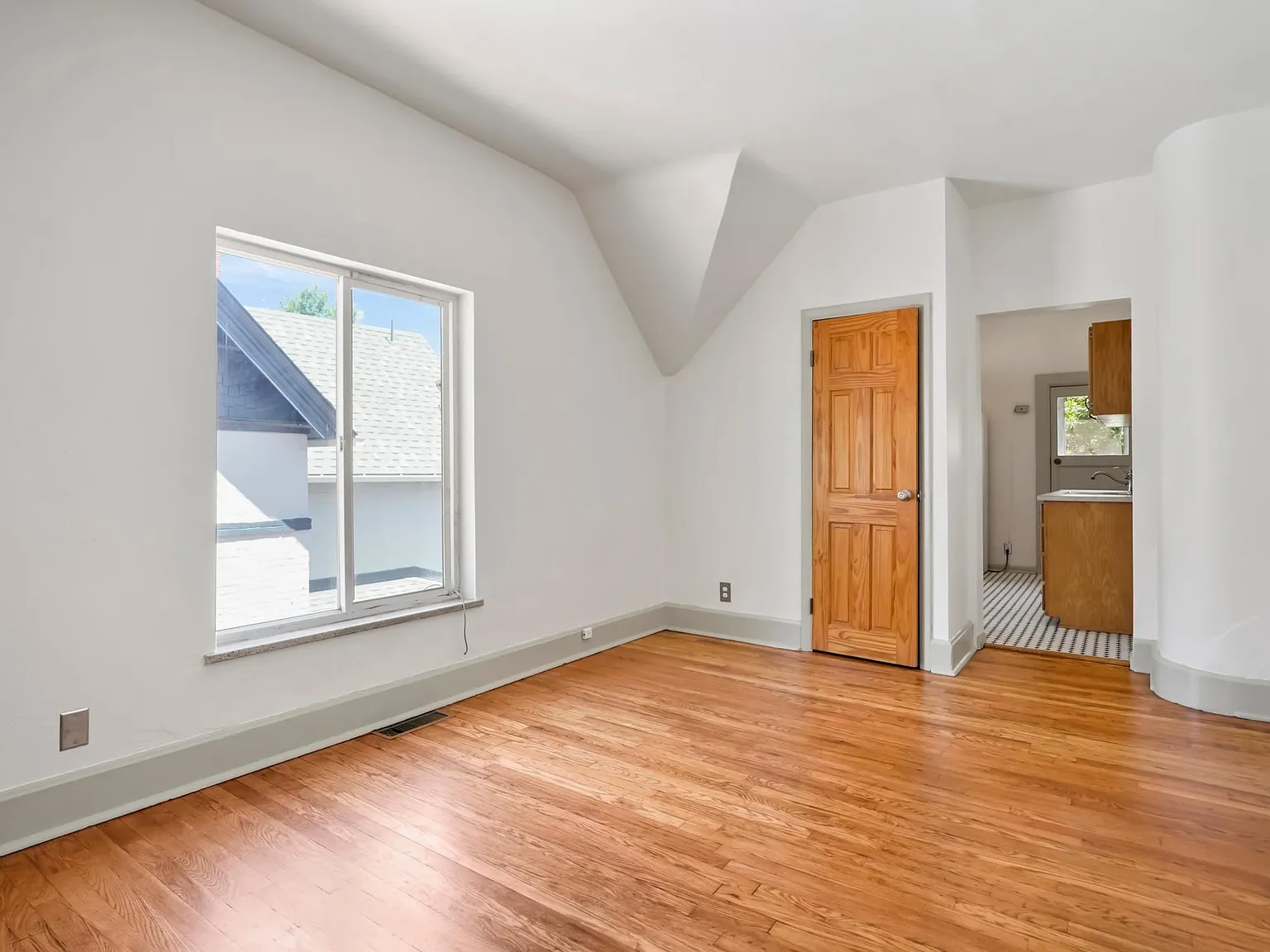278 S Lincoln St — Photo 1