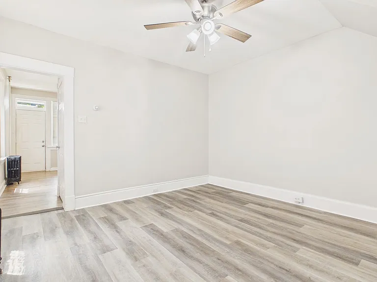 2614 Lexington St — Photo 9