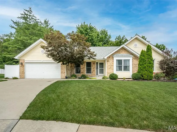 2052 Willow Trl, Saint Charles, MO 63303