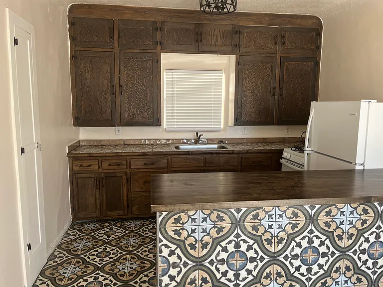 Renovated, Loaded, 1 Bedroom w/ Custom Touches — Photo 24