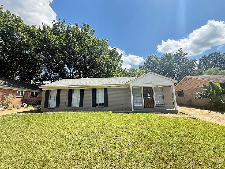 735 Farris Rd