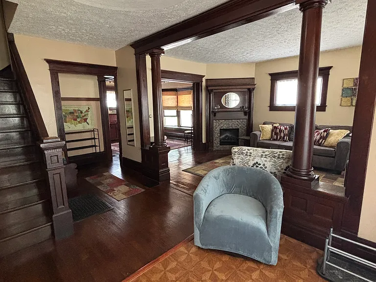 111 Highland Blvd — Photo 2