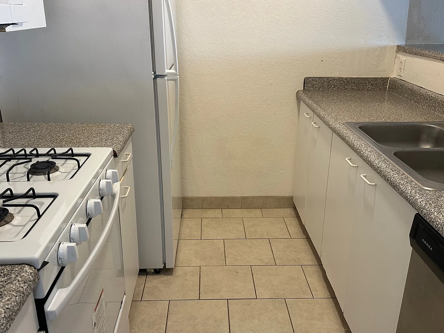 Studio, 512 sqft, $1,700 — Photo 4