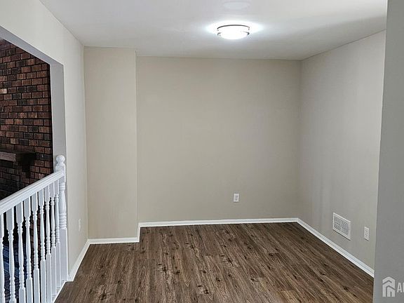 5th image of 9 Pinetree Ln