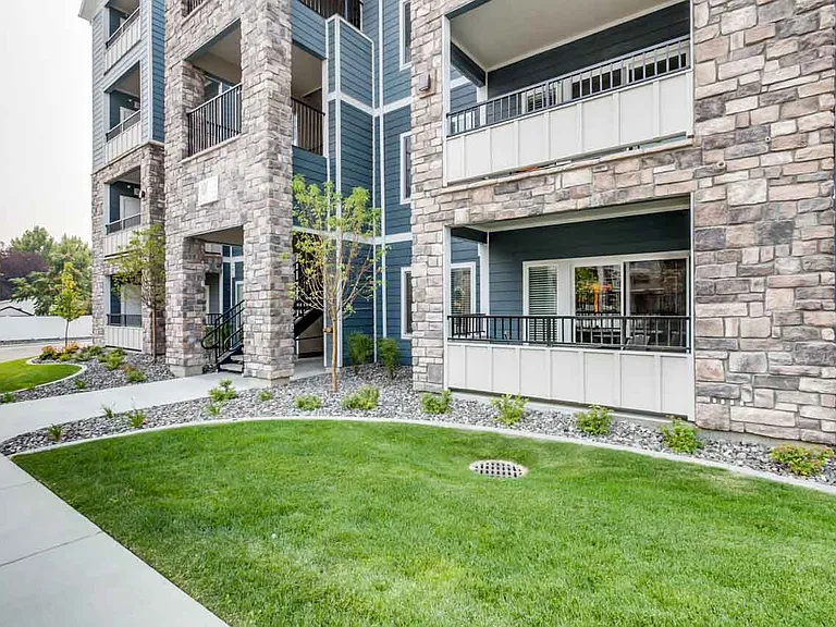 The Station Apartments at Gateway — Photo 32
