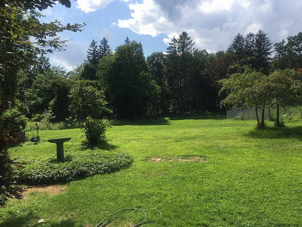3 bed, 1.5 bath, 1496 sqft, $2,300 — Photo 3