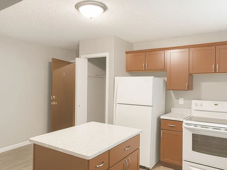 1427 Shakopee Ave E #2 — Photo 2