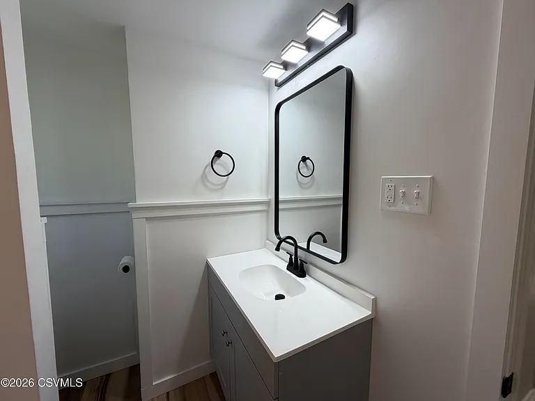 154 E 4th St — Photo 15