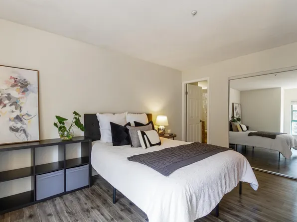 3081 Glen Dr #401E, Coquitlam, BC V3B 2P8