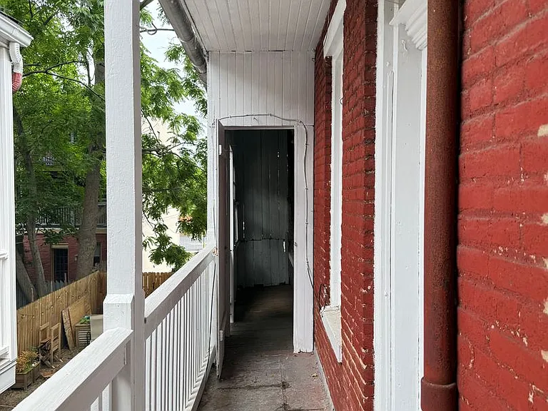 537 W. King St. — Photo 15