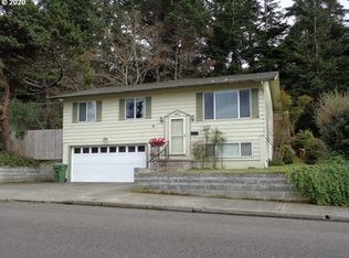 3835 Vista Dr, North Bend, OR 97459