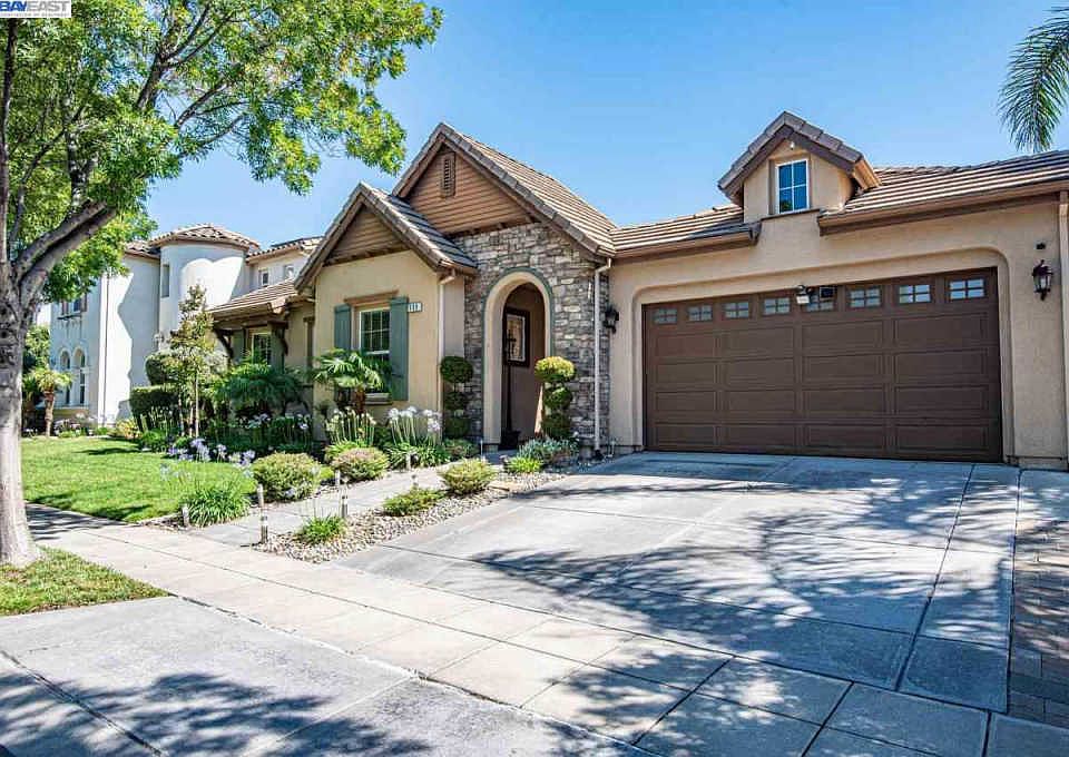 2nd image of 539 W Conejo Ave
