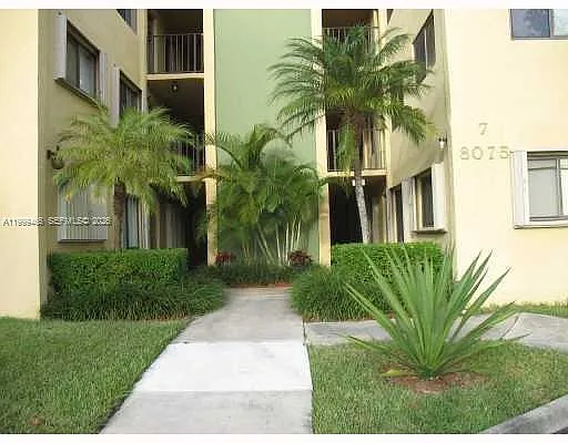 Building Photo - 8075 SW 107th Ave #305