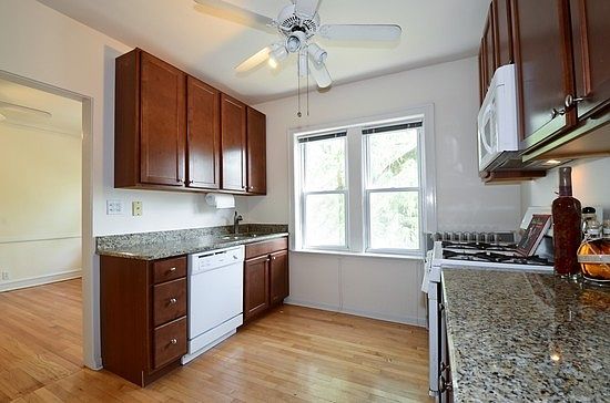 4th image of 2201 W Touhy Ave APT 2