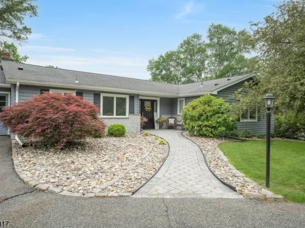 1 Deerhill Dr, Montville Twp., NJ 07045