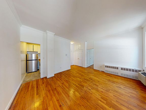 4th image of 399 E 78th St APT 5A