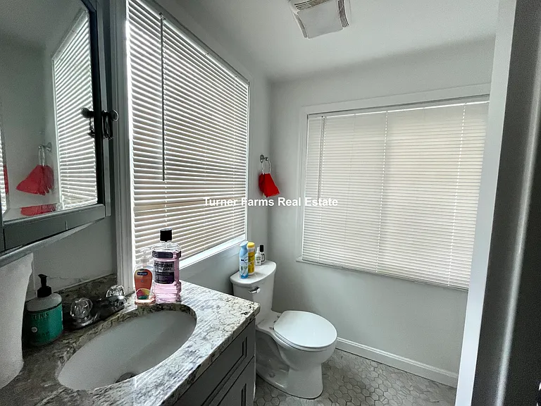 48 Derby St #1A — Photo 17