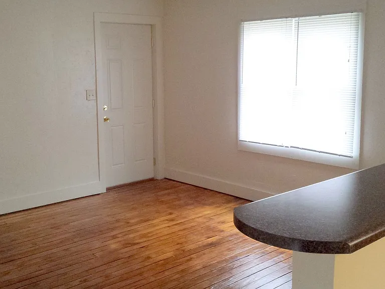 313 1/2 E Jefferson St — Photo 2