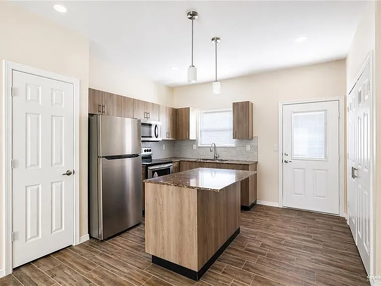 5004 N Hiawatha Dr #1 — Photo 3
