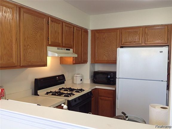 2nd image of 43588 Yorkville Dr