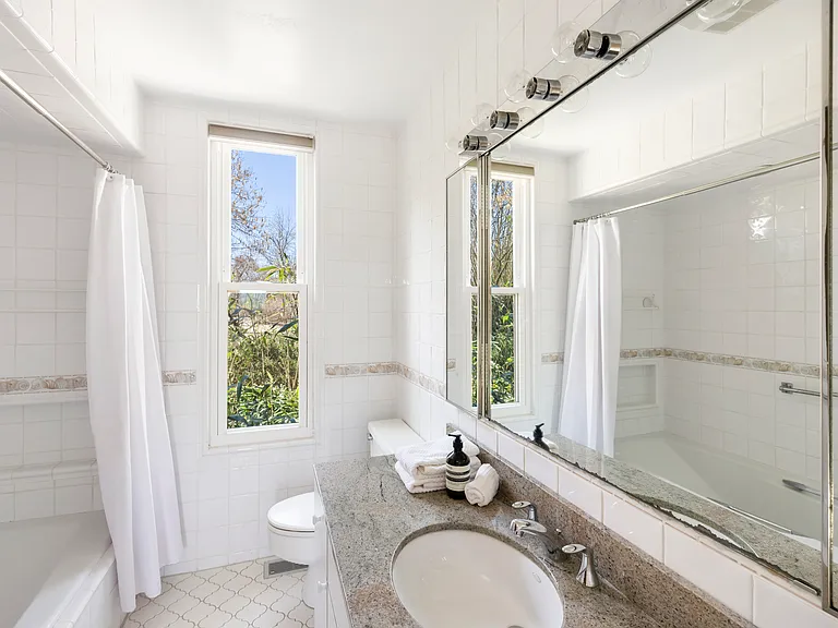 154 W Lake Dr — Photo 12