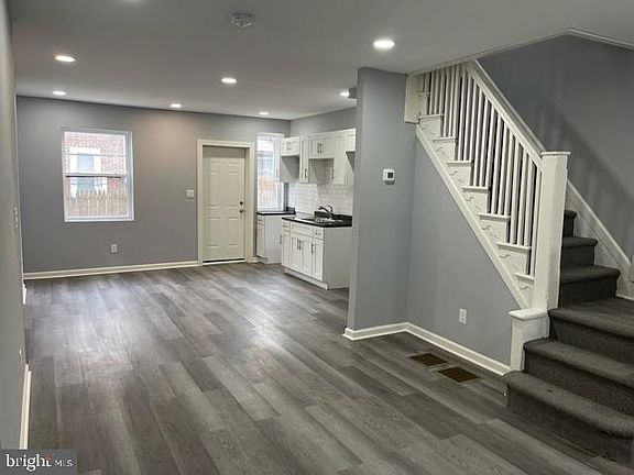 3rd image of 4421 N Marshall St