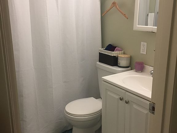 5th image of 524 Highland Dr APT 11