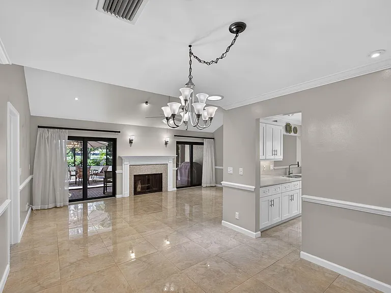 65 Balfour Rd E — Photo 11