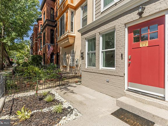 5th image of 114 Quincy Pl NE #1