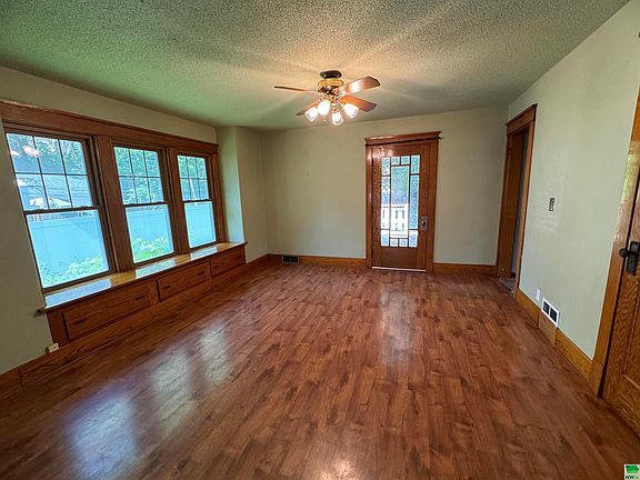 4th image of 710 Vestal St