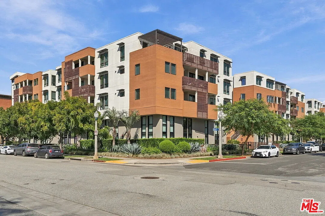 6030 S Seabluff Dr — Photo 1