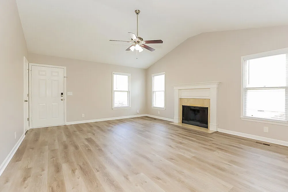 3 bed, 2.0 bath, 1350 sqft, $2,005 — Photo 3