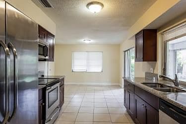 4th image of 8592 Camellia Dr