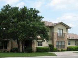 12 Autumn Oaks Dr, The Hills, TX 78738