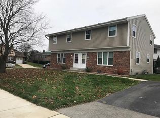 W201N16911 Wilshire Dr, Jackson, WI 53037