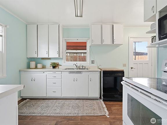 4th image of 1017 Smith Avenue