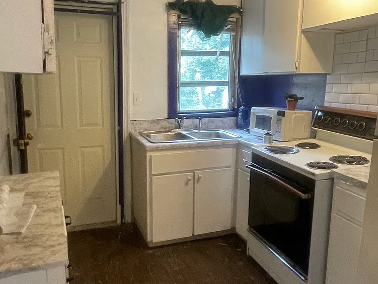 1739 W Spruce St — Photo 1